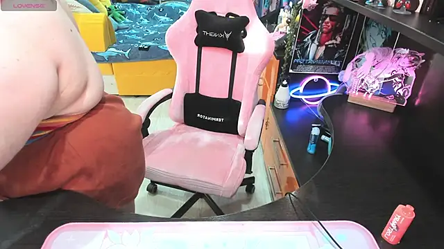 Softie Sofy online show from October 16, 2025, 3:29 am