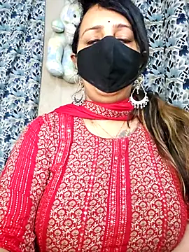 cute-tanvi online show from February 4, 2026, 1:22 am