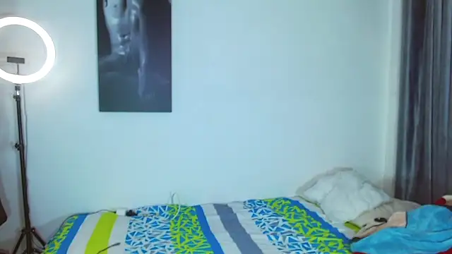 Snapshot of Kenisha_Sweet chatting on December 23, 2025, 12:30 am Kenisha Sweet online show from December 23, 2025, 12:30 am