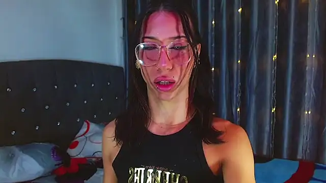 Snapshot of Kenisha_Sweet chatting on February 15, 2026, 6:10 am Kenisha Sweet online show from February 15, 2026, 6:10 am