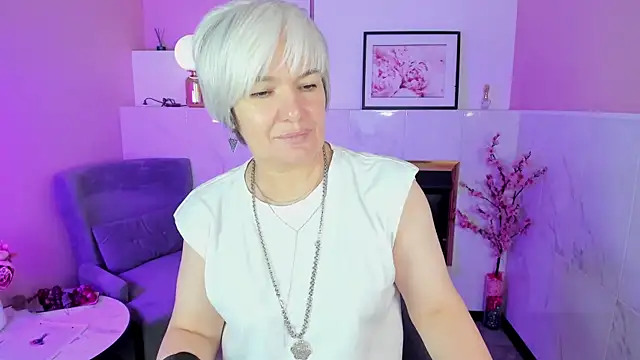 CarmenSoft online show from September 17, 2025, 8:54 pm