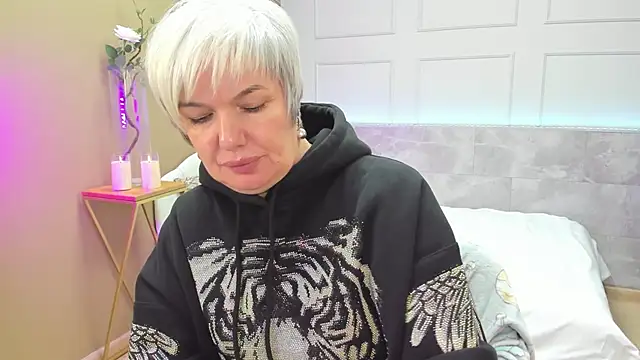 CarmenSoft online show from October 2, 2025, 9:00 pm