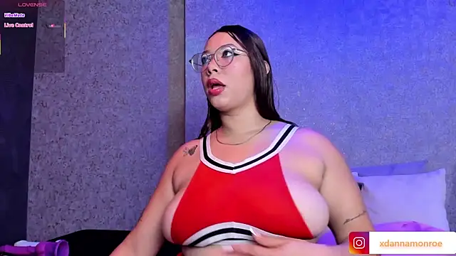 DanniaMonroee online show from November 5, 2025, 1:22 pm