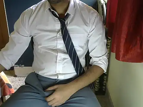 aloneboy1996 online show from October 11, 2025, 7:40 am