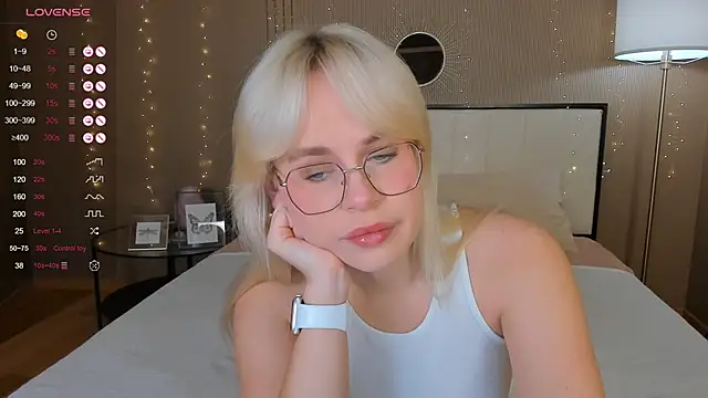 bellatip online show from October 3, 2025, 1:02 am