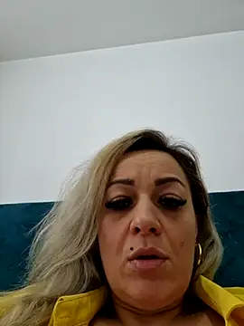 Snapshot of Ruxy42ETT chatting on March 3, 2025, 8:05 am Ruxy42ETT online show from March 3, 2025, 8:05 am