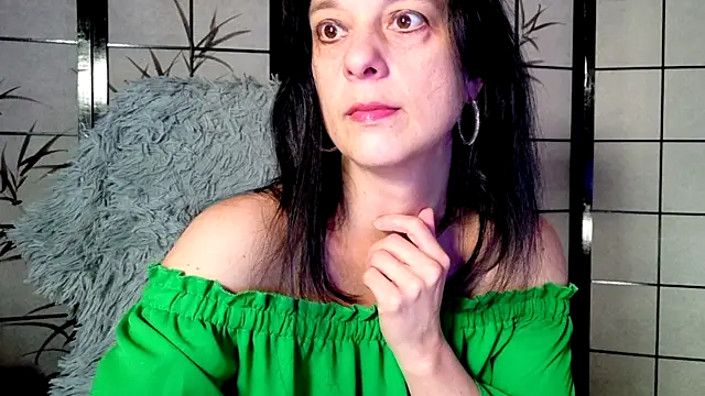 Snapshot of _Sweetlonglips_ chatting on October 24, 2025, 4:31 am Sweetlonglips online show from October 24, 2025, 4:31 am