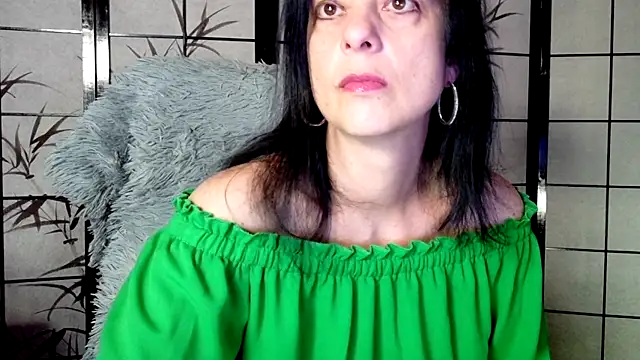 Snapshot of _Sweetlonglips_ chatting on November 3, 2025, 4:47 am Sweetlonglips online show from November 3, 2025, 4:47 am