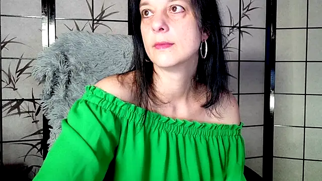 Snapshot of _Sweetlonglips_ chatting on November 14, 2025, 6:23 am Sweetlonglips online show from November 14, 2025, 6:23 am