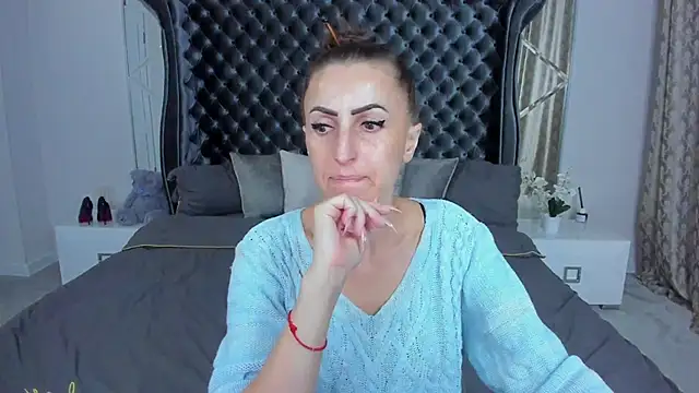 Rebecca Diamond online show from December 3, 2025, 6:21 am