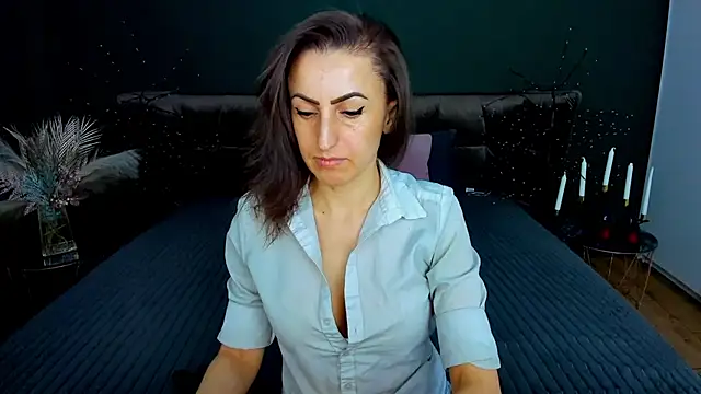 Rebecca Diamond online show from February 17, 2026, 6:32 am