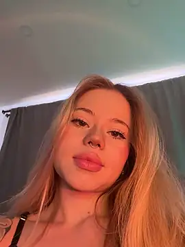 Snapshot of curchez_ chatting on January 18, 2025, 8:30 pm curchez online show from January 18, 2025, 8:30 pm