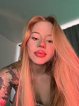 Snapshot of curchez_ chatting on February 3, 2025, 8:35 pm curchez online show from February 3, 2025, 8:35 pm