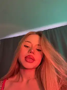 Snapshot of curchez_ chatting on February 10, 2025, 8:31 pm curchez online show from February 10, 2025, 8:31 pm