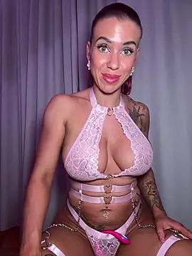 Snapshot of Pia_July_ chatting on October 22, 2025, 8:19 pm Pia July online show from October 22, 2025, 8:19 pm