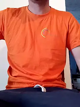 Snapshot of Rolandxxxr chatting on January 26, 2025, 1:15 pm Rolandxxxr online show from January 26, 2025, 1:15 pm