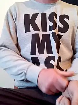 Snapshot of Rolandxxxr chatting on February 4, 2025, 2:10 pm Rolandxxxr online show from February 4, 2025, 2:10 pm