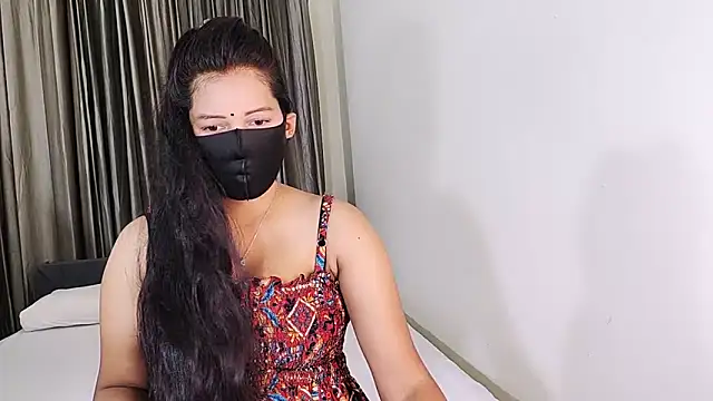 YourLovelyQueen online show from June 20, 2026, 6:33 pm