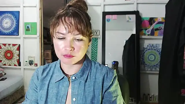 solamatista11 online show from October 21, 2025, 7:25 pm