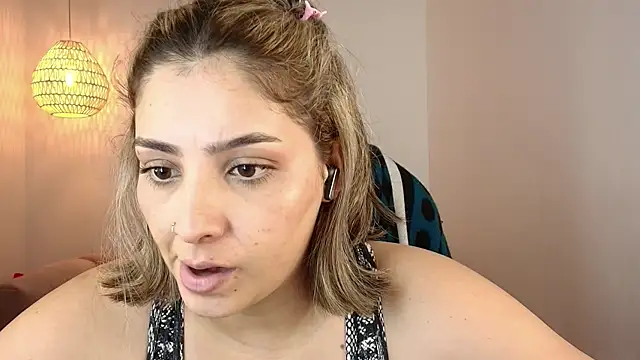 Snapshot of YummyAnna_ chatting on June 10, 2026, 8:19 pm YummyAnna online show from June 10, 2026, 8:19 pm