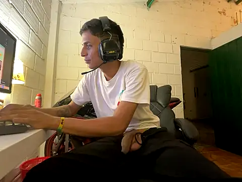 Max TheHorseDick online show from November 11, 2025, 3:06 am