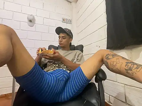 Snapshot of Max_TheHorseDick chatting on May 19, 2026, 3:13 am Max TheHorseDick online show from May 19, 2026, 3:13 am