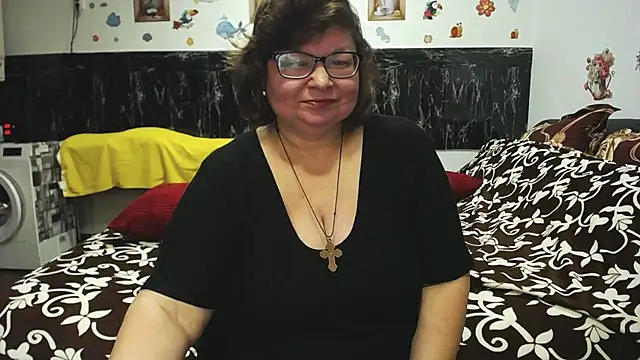 Snapshot of SweetMommaX chatting on February 25, 2026, 5:44 pm SweetMommaX online show from February 25, 2026, 5:44 pm