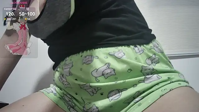 Haru Queenn online show from November 5, 2025, 4:01 am