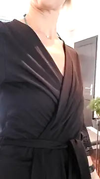 Snapshot of dancing_sexy_doll chatting on September 21, 2025, 10:06 am dancing sexy doll online show from September 21, 2025, 10:06 am