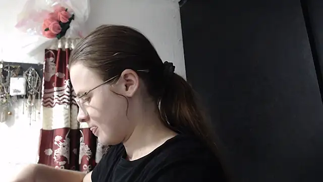 HellenMiyer1111 online show from November 26, 2025, 3:57 pm