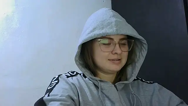 Snapshot of HellenMiyer1111 chatting on June 18, 2026, 3:16 pm HellenMiyer1111 online show from June 18, 2026, 3:16 pm