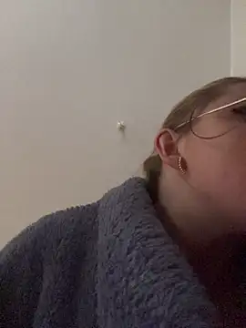 Snapshot of Demure_Whore chatting on October 27, 2025, 3:43 am Demure Whore online show from October 27, 2025, 3:43 am