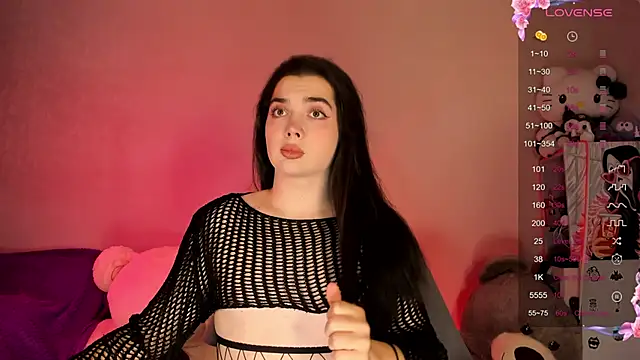 YsabellViveris online show from October 10, 2025, 1:43 pm