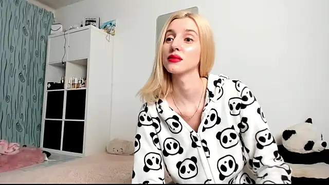 Snapshot of KenzieDawton chatting on January 12, 2025, 5:03 am KenzieDawton online show from January 12, 2025, 5:03 am