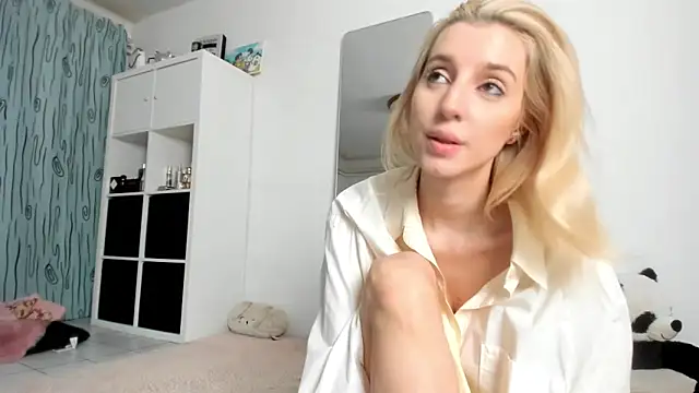 Snapshot of KenzieDawton chatting on November 14, 2025, 4:38 pm KenzieDawton online show from November 14, 2025, 4:38 pm