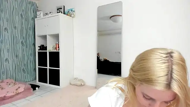 KenzieDawton online show from April 2, 2026, 6:27 pm