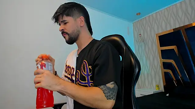 Petesevans online show from November 8, 2025, 11:14 pm