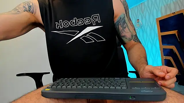 Petesevans online show from December 15, 2025, 11:42 pm