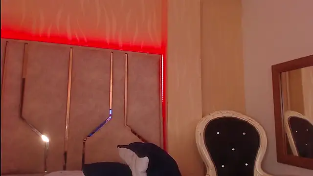 ChantalPetit online show from October 1, 2025, 7:42 pm