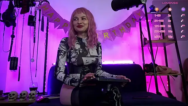 CyberXGoddess online show from April 8, 2026, 10:32 pm