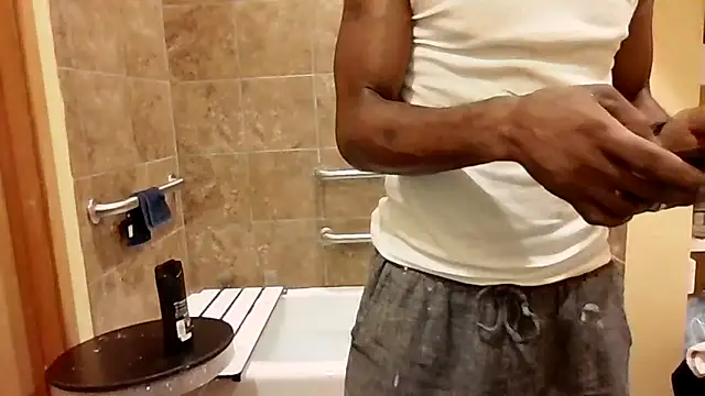 Snapshot of Maculine_Stayr chatting on October 16, 2025, 10:33 pm Maculine Stayr online show from October 16, 2025, 10:33 pm