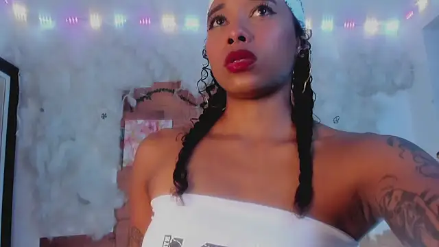 Snapshot of kelly_thomson chatting on January 20, 2025, 9:53 pm kelly thomson online show from January 20, 2025, 9:53 pm