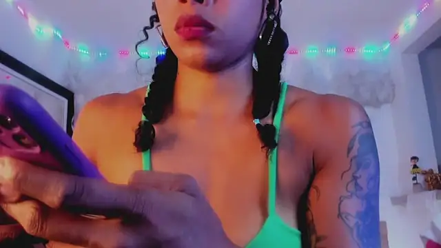 Snapshot of kelly_thomson chatting on January 26, 2025, 8:45 pm kelly thomson online show from January 26, 2025, 8:45 pm