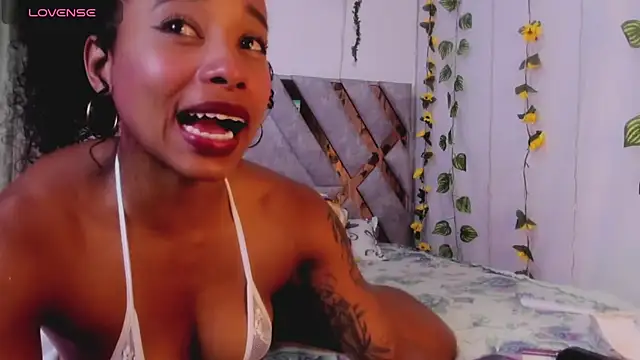 Snapshot of kelly_thomson chatting on January 30, 2025, 1:21 pm kelly thomson online show from January 30, 2025, 1:21 pm