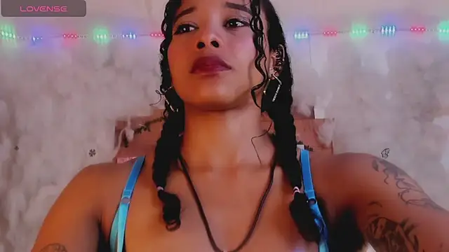 Snapshot of kelly_thomson chatting on January 31, 2025, 10:31 pm kelly thomson online show from January 31, 2025, 10:31 pm