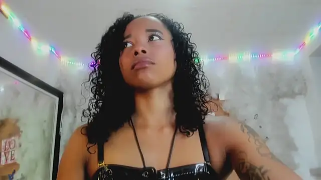 Snapshot of kelly_thomson chatting on February 16, 2025, 9:38 pm kelly thomson online show from February 16, 2025, 9:38 pm