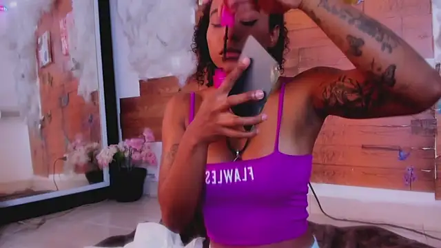 Snapshot of kelly_thomson chatting on February 21, 2025, 3:32 pm kelly thomson online show from February 21, 2025, 3:32 pm