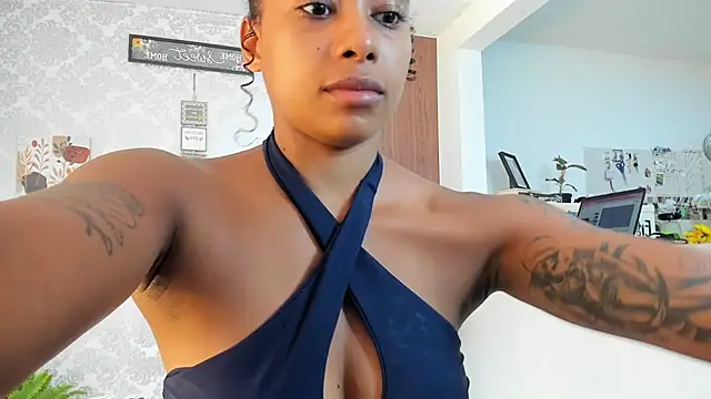 Snapshot of kelly_thomson chatting on September 25, 2025, 2:32 pm kelly thomson online show from September 25, 2025, 2:32 pm