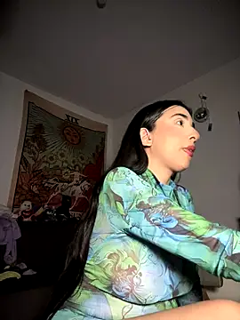 kiaraglam2 online show from November 28, 2025, 5:43 am