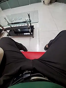 chaunguyen1993 online show from December 16, 2025, 10:42 am